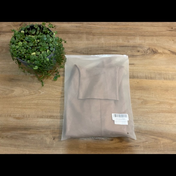 Woolen Bloom turtleneck sweater - Picture 8 of 8